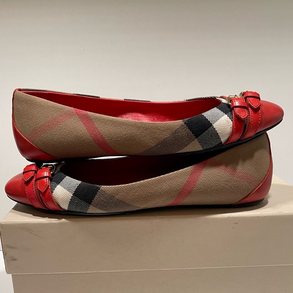 **SOLD** Burberry | Avonwick Housecheck Flats - Picture 7 of 12